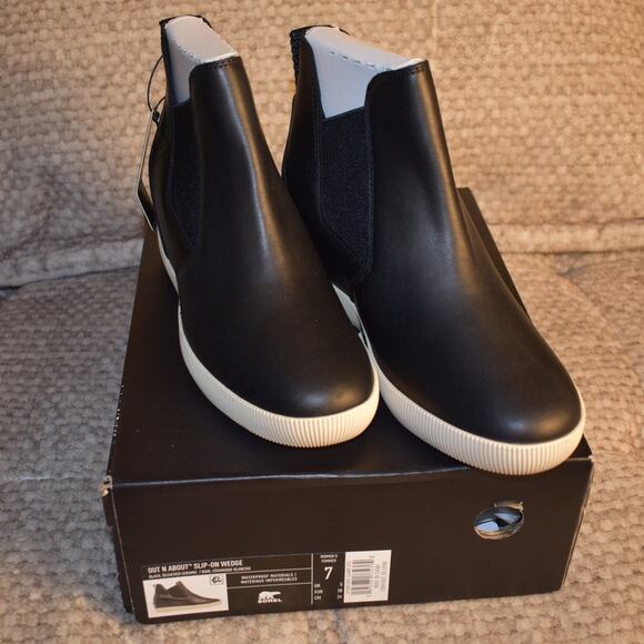 Sorel Black Out and About Waterproof Slip On Wedges Sneakers Size 7 New In Box - Picture 2 of 8